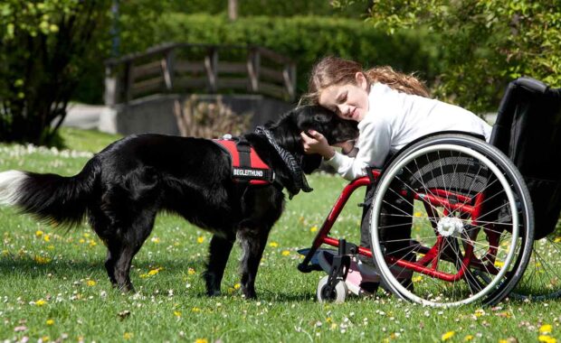 girl hugging therapy dog